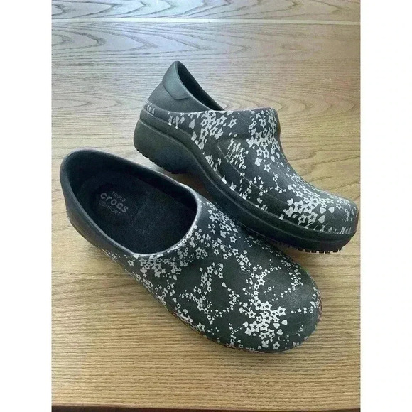 Crocs Neria Pro II Black Metallic Silver Flowers Slip On Work Clogs Nursing W 6 - Picture 1 of 7